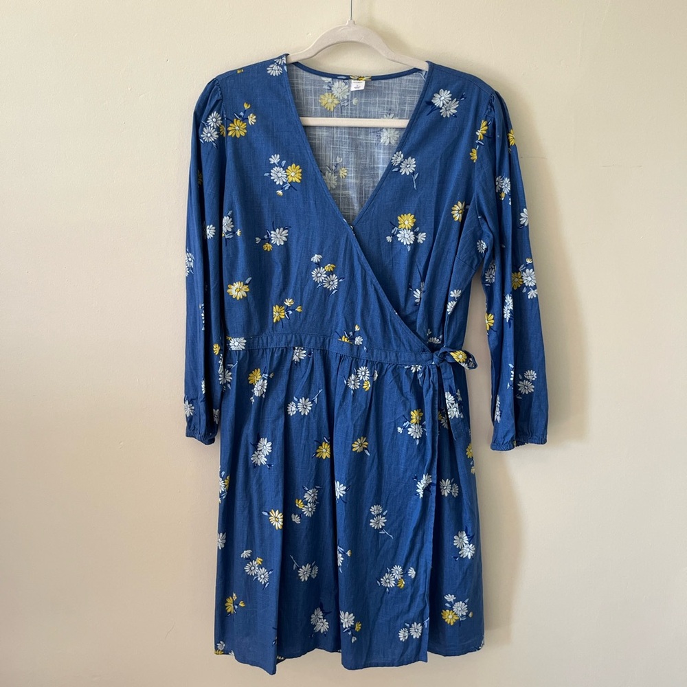 Old Navy Blue Floral Wrap Dress with Daisy Motif